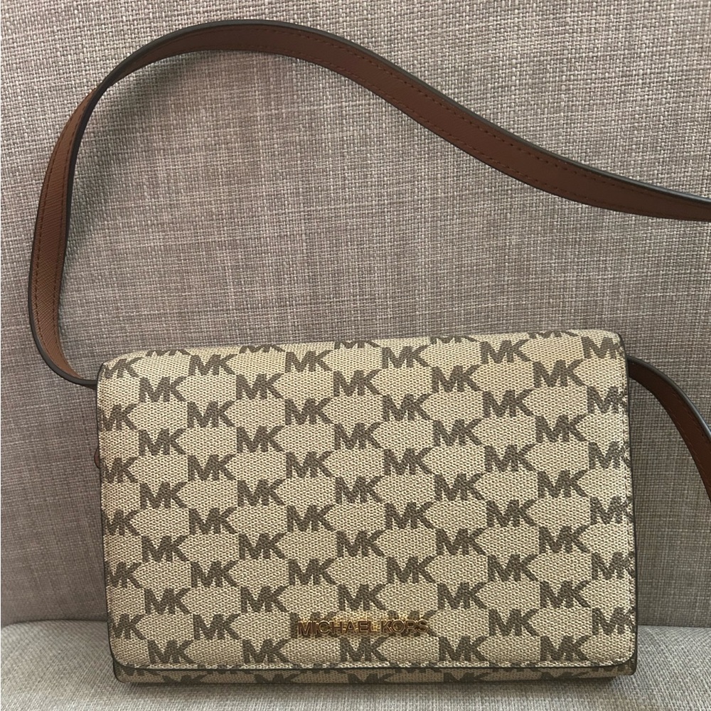 2. Michael Kors Clutch/Crossbody